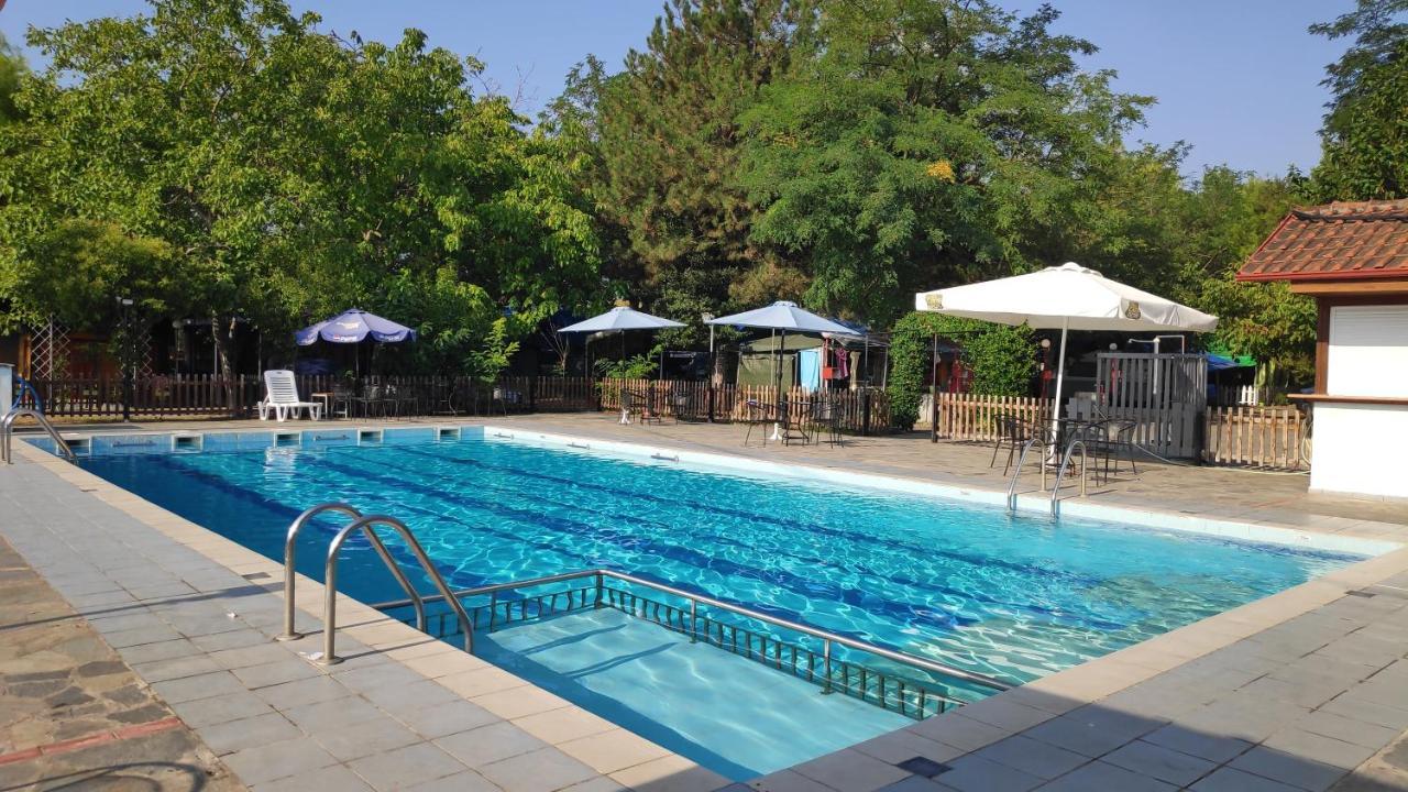 Camping Mitikas And Bungalows Плака-Літохоро Екстер'єр фото