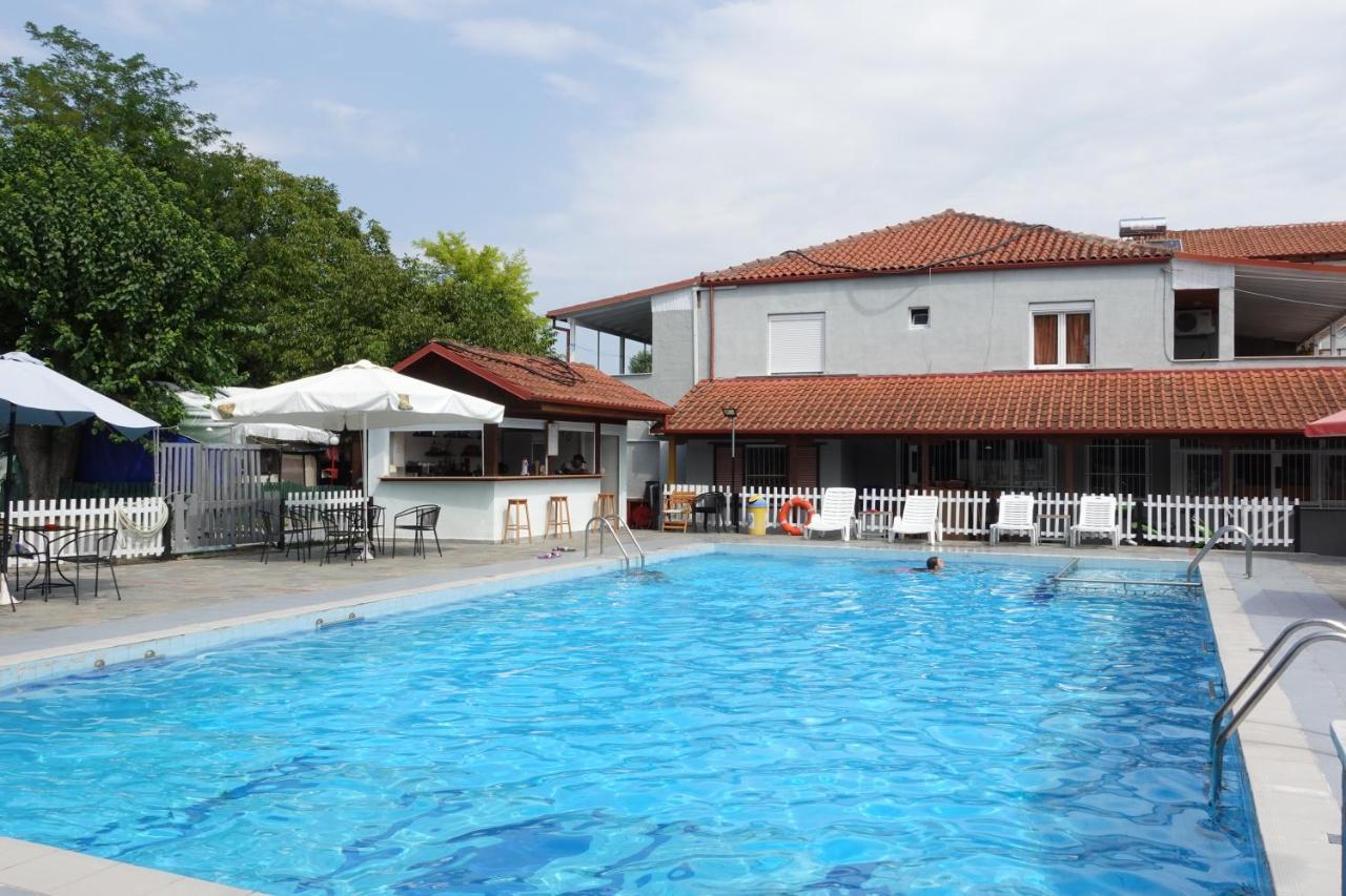 Camping Mitikas And Bungalows Плака-Літохоро Екстер'єр фото