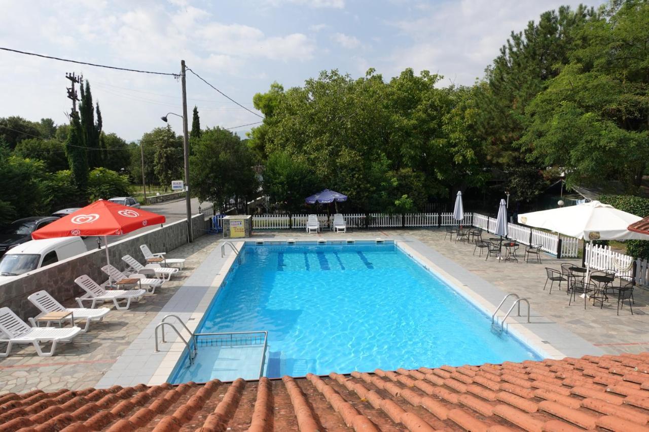 Camping Mitikas And Bungalows Плака-Літохоро Екстер'єр фото